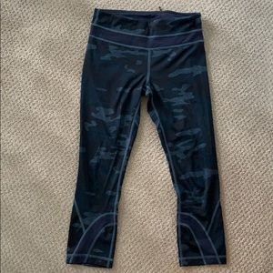 Dark Blue Camo Lulu Lemon Cropped Leggings
